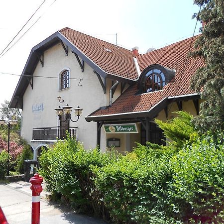 Peregrino Panzio Bed and Breakfast Budaörs Buitenkant foto