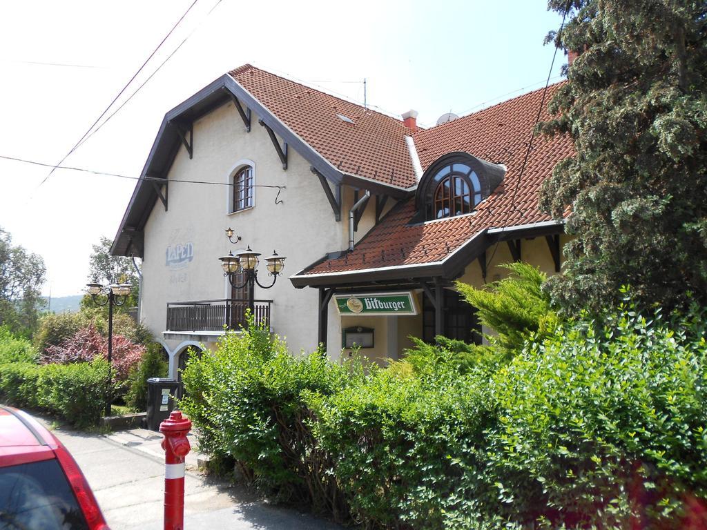Peregrino Panzio Bed and Breakfast Budaörs Buitenkant foto